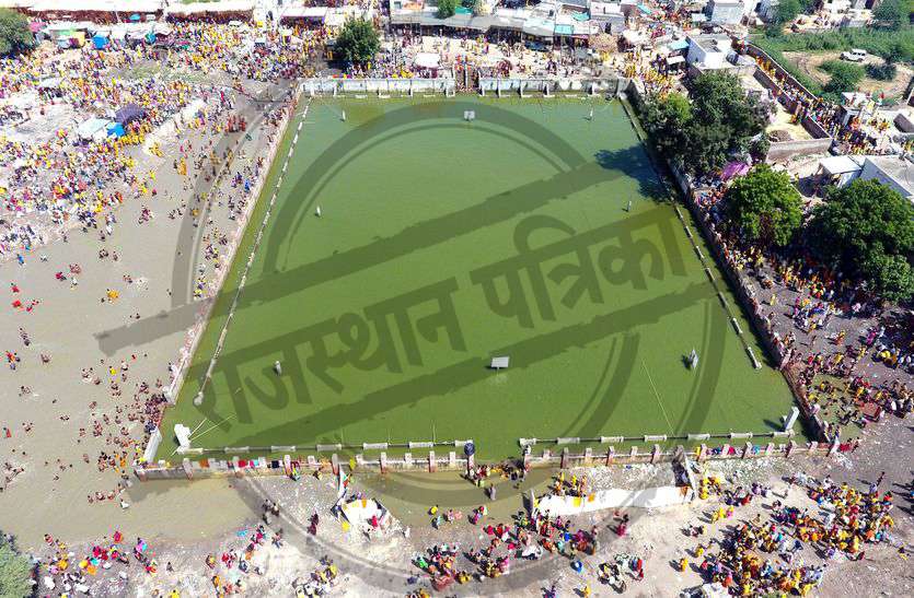 ददरेवा लक्खी मेला 2019: लोकदेवता गोगाजी की जन्मस्थली में उमड़ा आस्था का सैलाब, देखें नजारा