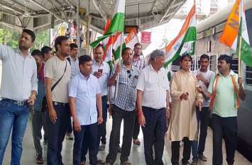 Demonstration on Holi day and Nanda Devi's working होली-डे और नंदा देवी की वर्किंग को लेकर प्रदर्शन