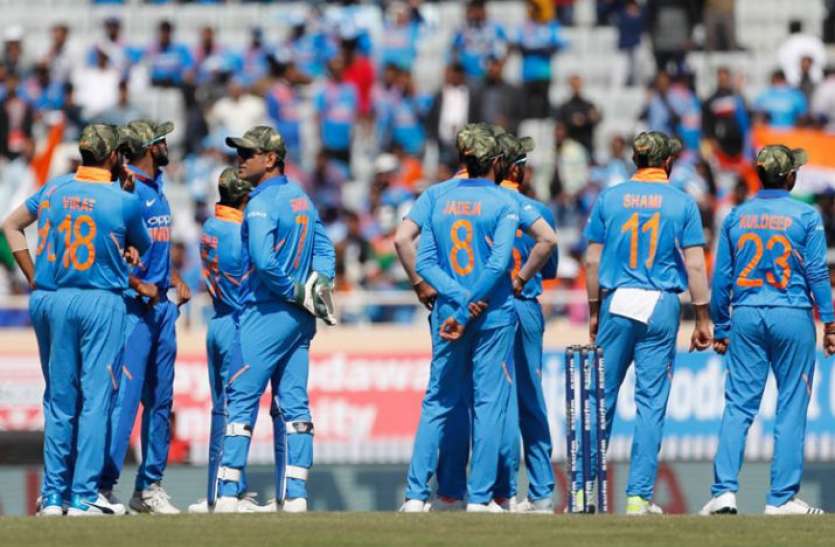 indian_cricket_team_odi.jpg पुलिस की बड़ी कामयाबी: धोनी, कोहली समेत पूरी टीम इंडिया को जान से मारने की धमकी देने वाले को धर दबोचा