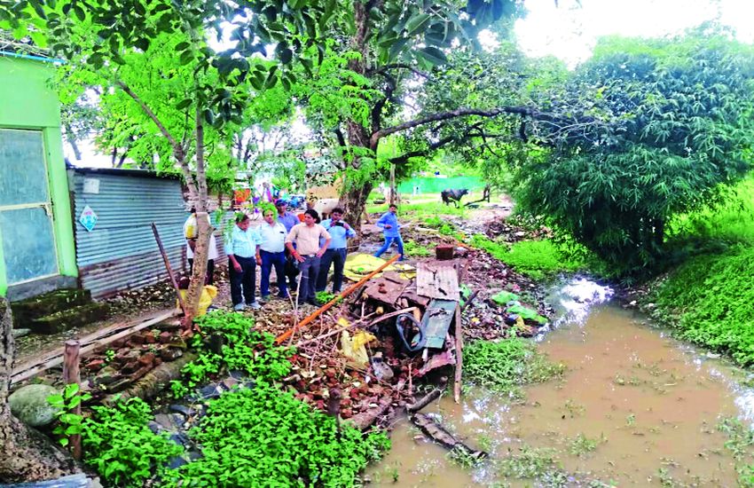 लिबोंदी से आ रही बिलावली की चैनल जगह-जगह ब्लॉक, पीपल्यापाला का पानी रिंग रोड ने मोड़ा लिबोंदी से आ रही बिलावली की चैनल जगह-जगह ब्लॉक, पीपल्यापाला का पानी रिंग रोड ने मोड़ा