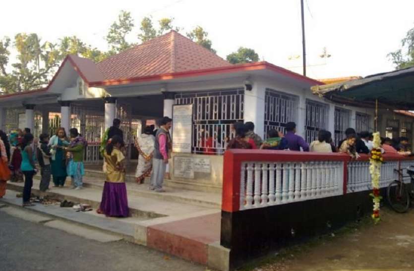 पश्चिम बंगाल: जन्माष्टमी के मौके पर मंदिर में भगदड़, 4 लोगों की मौत, 27 घायल पश्चिम बंगाल: जन्माष्टमी के मौके पर मंदिर में भगदड़, 6 लोगों की मौत, 33 घायल