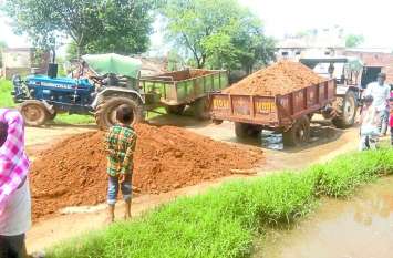 Encroachment Removal In Lakshmangarh Alwar अतिक्रमण हटाने के बाद दफनाया शव