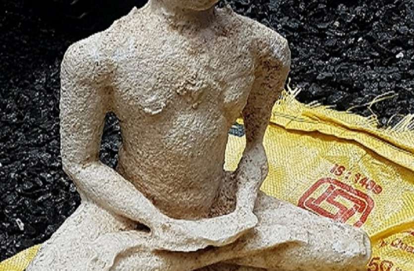 Mumbai News : खुदाई में मिली भगवान महावीर की प्राचीन मूर्ति Mumbai News : खुदाई में मिली भगवान महावीर की प्राचीन मूर्ति