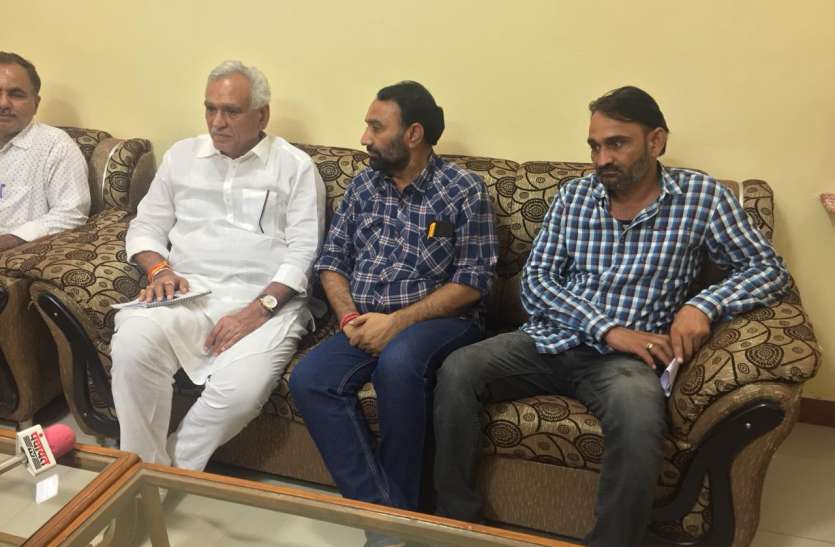 पूर्व केन्द्रीय मंत्री सीआर चौधरी ने राजस्थान की कांगे्रस सरकार को क्यों बताया नशे में चूर0 पूर्व केन्द्रीय मंत्री सीआर चौधरी ने राजस्थान की कांगे्रस सरकार को क्यों बताया नशे में चूर