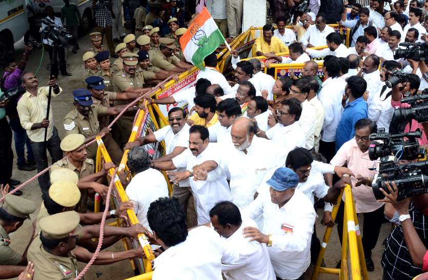 डीएमके के प्रदर्शन पर पाकिस्तान रेडियो चैनल ने किया ट्वीट डीएमके के प्रदर्शन पर पाकिस्तान रेडियो चैनल ने किया ट्वीट