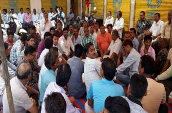 Four shops Stolen in a single night in Parbatsar, market closed परबतसर में एक ही रात में चार दुकानों में नकबजनी, विरोध में बाजार बंद
