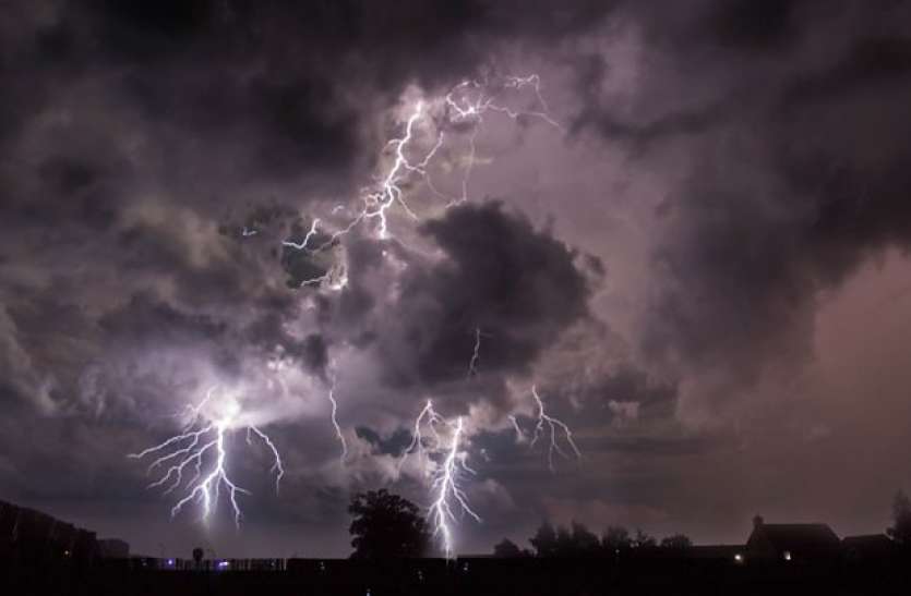 poland lightning पोलैंड में बिजली गिरने से चार की मौत, प्रधानमंत्री ने किया घटनास्थल का दौरा