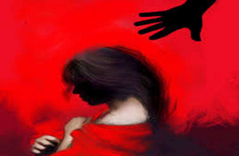 pradhahadhyapakponografhikact एक प्रधानाध्यापक ऐसा जो हाजिरी भरने से पहले करता था अश्लील हरकत