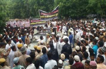Procession in protest against triple talaq law तीन तलाक कानून के विरोध में निकाला जुलूस