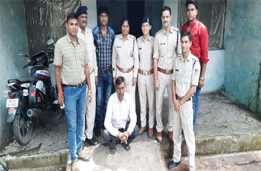 Arrested with four kilos of cannabis बर्खास्त जीआरपी का जवान बेच रहा था गांजा, पुलिस ने किया गिरफ्तार