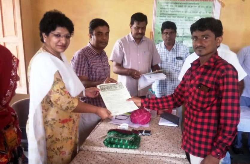 Camps are being organized to solve problems of villagers ग्रामीणों को समस्याओं का समाधान करने के लिए लगाए जा रहे शिविर, उठाएं लाभ