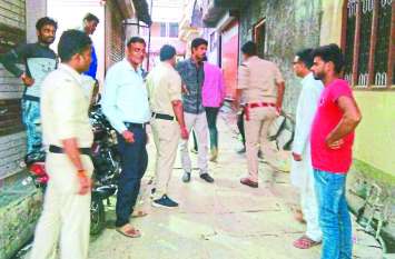 सीसीटीवी कैमरे में बाइक चुराकर ले जाते दिखे तीन बदमाश, पीछा किया लेकिन पकड़ नहीं सकी पुलिस सीसीटीवी कैमरे में बाइक चुराकर ले जाते दिखे तीन बदमाश, पीछा किया लेकिन पकड़ नहीं सकी पुलिस