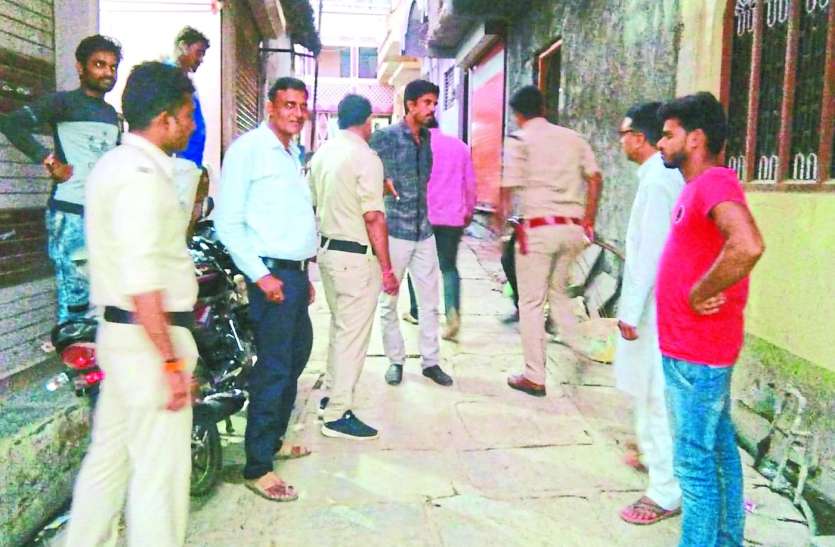सीसीटीवी कैमरे में बाइक चुराकर ले जाते दिखे तीन बदमाश, पीछा किया लेकिन पकड़ नहीं सकी पुलिस सीसीटीवी कैमरे में बाइक चुराकर ले जाते दिखे तीन बदमाश, पीछा किया लेकिन पकड़ नहीं सकी पुलिस