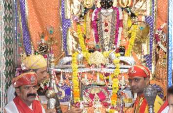 janmashtami celebration in udaipur, janmashtami special, shrikrishna j काली रात में जग को तारने आए पालनहार, जगदीश मंदिर में धूमधाम से मनी जन्माष्टमी