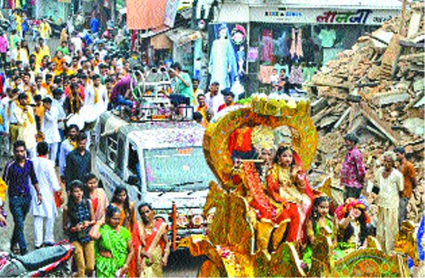 patrika धूमधाम से मना कान्हा का जन्मोत्सव, गूंजे जयकारे