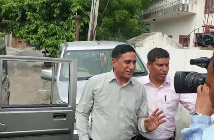 निलंबित एसीपी आस मोहम्मद तीन दिन के रिमाण्ड पर निलंबित एसीपी आस मोहम्मद तीन दिन के रिमाण्ड पर