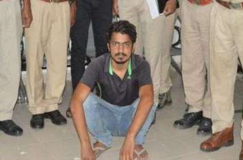 एक महीने के बाद बहन की थी शादी, बस में बैठकर जा रहा था, पुलिस ने बीच रास्ते ही दबोचा एक महीने के बाद बहन की थी शादी, बस में बैठकर जा रहा था, पुलिस ने बीच रास्ते ही दबोचा