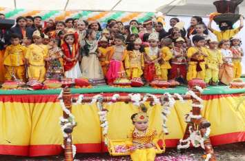Kanha's birthday celebration in a unique way here Kanha's birthday celebration in a unique way here