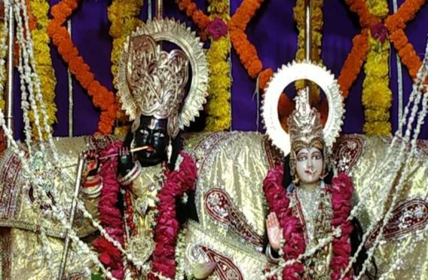 नंद के आनंद भयो, जय कन्हैयालाल की... नंद के आनंद भयो, जय कन्हैयालाल की...