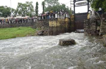 गत मानसून से पूर्व तीन बार 20 अगस्त से पूर्व छलका फतहसागर, -इस बार अब तक आधा भी नहीं भरा गत मानसून से पूर्व तीन बार 20 अगस्त से पूर्व छलका फतहसागर, -इस बार अब तक आधा भी नहीं भरा