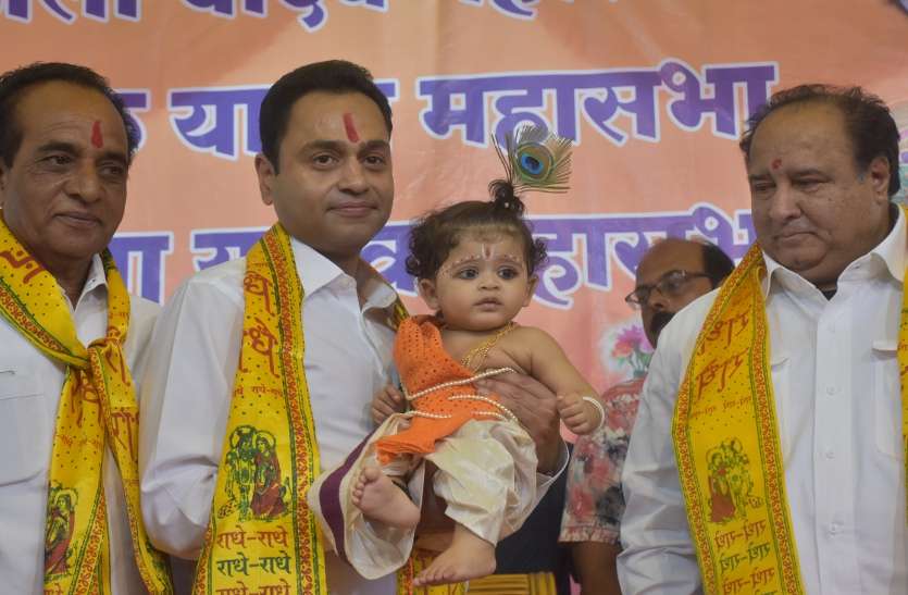 कन्हैया के जन्म पर झूमा पूरा शहर कन्हैया के जन्म पर झूमा पूरा शहर