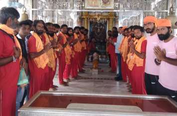 - लगातार 15 वर्षों से यह क्रम है जारी, 2700 किमी का सफर तय कर जालोर जिले में तथा उसके बाद रामदेवरा तक पहुंचता है - लगातार 15 वर्षों से यह क्रम है जारी, 2700 किमी का सफर तय कर जालोर जिले में तथा उसके बाद रामदेवरा तक पहुंचता है