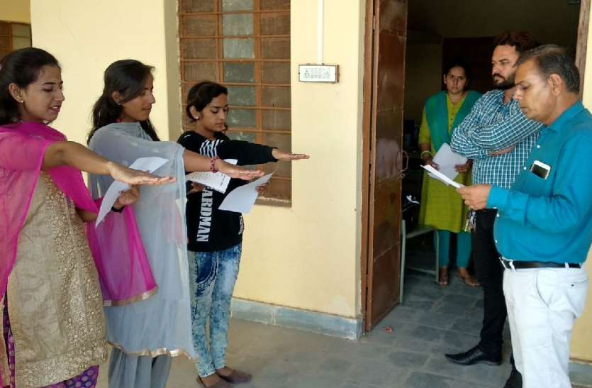 Three candidates elected unopposed in girls collage pokhran Student union election 2019:हंगामे के बीच एबीवीपी समर्थित तीन प्रत्याशी निर्विरोध निर्वाचित,एनएसयूआई कार्यकर्ता करते रहे विरोध,उधर सूची हुई जारी