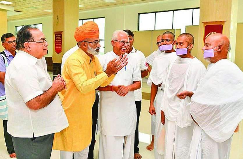 कर्म को भीतर आने से रोकता है धर्म कर्म को भीतर आने से रोकता है धर्म