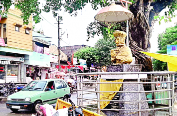 Statues not installed the intersection due to non-availability of NOC Statues news : चौराहे पर लगाई जाने वाली महापुरुषों की प्रतिमाएं एनओसी में अटकी