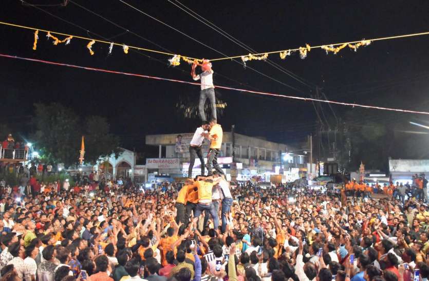 आलकी के पालकी जय कन्हैयालाल की जयघोष की रही गुंज आलकी के पालकी जय कन्हैयालाल की जयघोष की रही गुंज