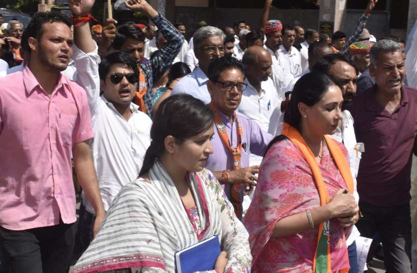 Congress government worried about saving chair, not development कांग्रेस सरकार को विकास की नहीं कुर्सी बचाने की चिंता- दिया कुमारी