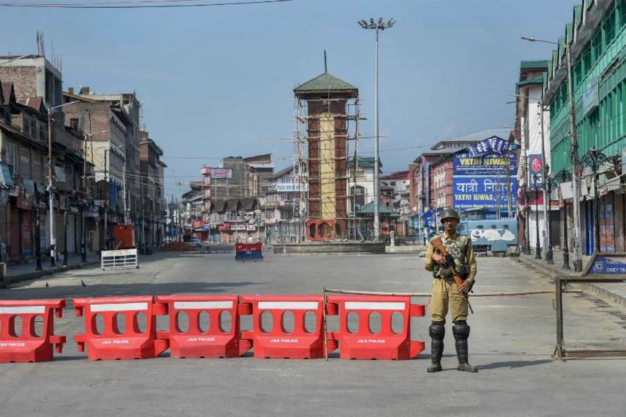 राहुल गांधी समेत विपक्षी दलों के प्रतिनिधिमंडल को श्रीनगर से भेजा वापस