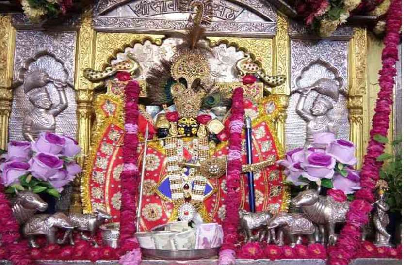 बबूल के पेड़ को काटकर खोदा तो वहां से निकलींं भगवान कृष्ण की 3 प्रतिमाएं, बस यहीं बना मेवाड़ का ये प्रसिद्ध मंदिर