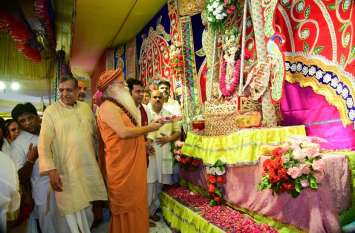 Janmashtami festival: Enthusiasm for the birth of 'Makhanchor' in Braj Janmashtami festival: ब्रज में 'माखनचोरÓ के जन्म को लेकर उत्साह, मंदिरों में दर्शनार्थियों की उमड़ी भीड़