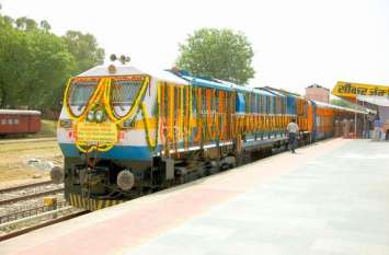 Sikar Jaipur Train Will Start in September: शेखावाटी के रेल यात्रियों के लिए अच्छी खबर है। सीकर-जयपुर के बीच ट्रेन सितंबर में चलेगी। रविवार यानी कल ट्रैक का सीआरएस होगा। Sikar Jaipur Train Will Start in September: शेखावाटी के रेल यात्रियों के लिए अच्छी खबर है। सीकर-जयपुर के बीच ट्रेन सितंबर में चलेगी। रविवार यानी कल ट्रैक का सीआरएस होगा।