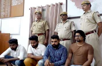 डेली डायमंड चिटफंड कंपनी ( Daily Diamond Chitfund Company ) के 300 करोड़ रुपए ठगी ( 300 Crore Thagi ) के बाद हरियाणा की रेटीकट फैशन कंपनी ( Reticat Fashion Company ) ने शेखावाटी में जाल बिछा लिया। डेली डायमंड चिटफंड कंपनी ( Daily Diamond Chitfund Company ) के 300 करोड़ रुपए ठगी ( 300 Crore Thagi ) के बाद हरियाणा की रेटीकट फैशन कंपनी ( Reticat Fashion Company ) ने शेखावाटी में जाल बिछा लिया।