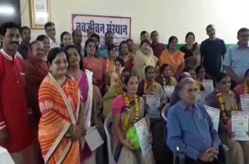 Yashodas awarded on Shri Krishna Janmashtami श्री कृष्ण जन्माष्टमी पर यशोदाओं का सम्मान