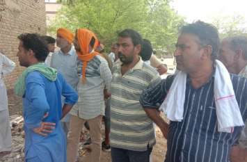प्रसूता की मौत के बाद परिजन अड़े, तीन दिन में मांगा दोषी चिकित्सकों और नर्सिक स्टाफ की बर्खास्तगी प्रसूता की मौत के बाद परिजन अड़े, तीन दिन में मांगा दोषी चिकित्सकों और नर्सिक स्टाफ की बर्खास्तगी
