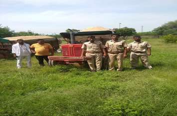 Gravel vehicles passing through Ranthambore forest area रणथम्भौर वन क्षेत्र से होकर निकल रहे बजरी वाहन
