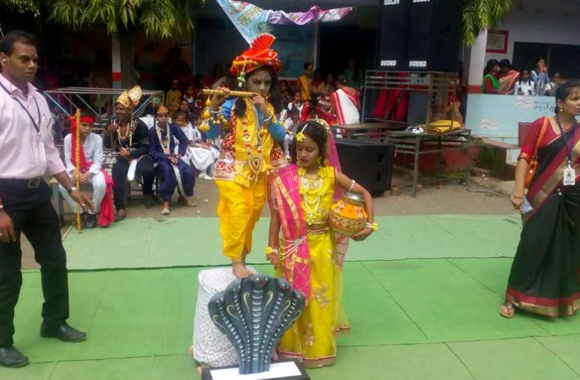 श्रीकृष्ण का सम्पूर्ण जीवन प्रेरणादायी : दुर्गाशंकर श्रीवास्तव श्रीकृष्ण का सम्पूर्ण जीवन प्रेरणादायी : दुर्गाशंकर श्रीवास्तव
