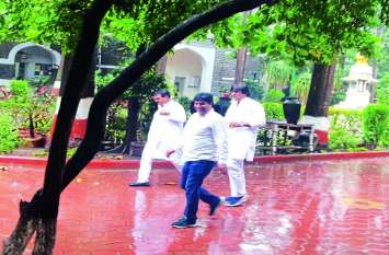 एसएसपी से मिलेे अग्निहोत्री और शहर कांग्रेस अध्यक्ष, बोले- गुंडागर्दी नहीं कर रहे फिर गंभीर धारा में केस क्यों एसएसपी से मिलेे अग्निहोत्री और शहर कांग्रेस अध्यक्ष, बोले- गुंडागर्दी नहीं कर रहे फिर गंभीर धारा में केस क्यों