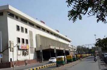 DRM conducted surprise inspection of railway stations डीआरएम ने किया रेलवे स्टेशनों का आकस्मिक निरीक्षण