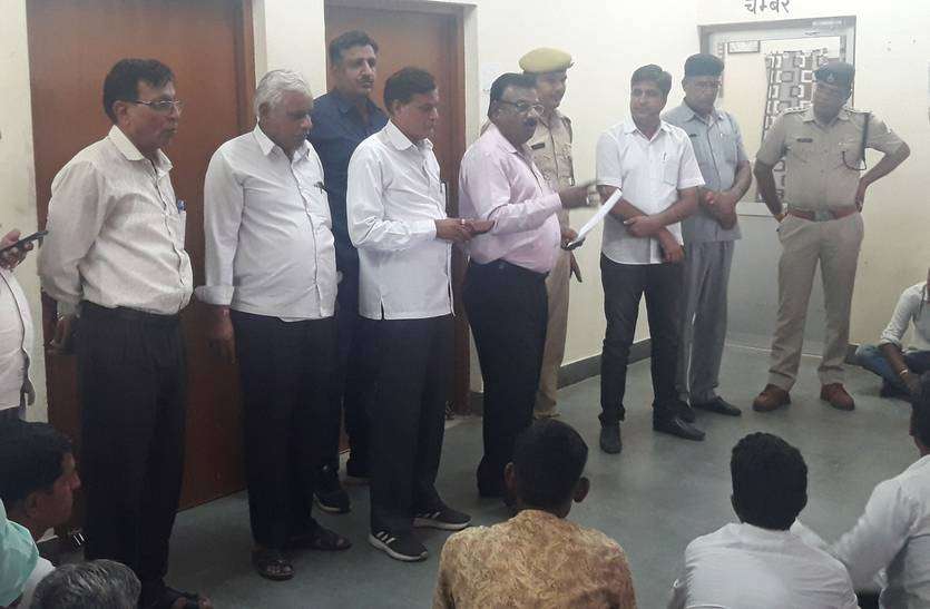 Outrage over this attitude of the police पुलिस के इस रवैये को लेकर फूटा आक्रोश, नौ घण्टे बाद उठाया शव