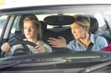 follow these steps while learning driving ये स्टेप्स फॉलो करके जल्दी सीख जाएंगे कार चलाना