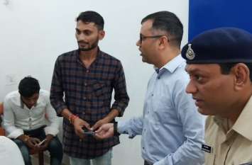 Police traced 14 mobiles lost in 3 months ३ माह में गुम हुए १४ मोबाइल को पुलिस ने किया ट्रेस