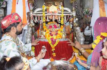 चहुंओर दिखा कान्हा के जन्म का उल्लास, देर रात गूंजे बधाई गान, मंदिरों में उमड़े श्रद्धालु चहुंओर दिखा कान्हा के जन्म का उल्लास, देर रात गूंजे बधाई गान, मंदिरों में उमड़े श्रद्धालु