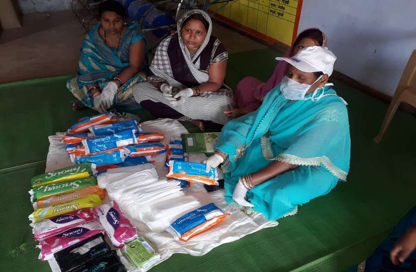 ये हैं पैड वुमन, सेनेटरी नैपकिन बनाकर खुद हो रहीं सशक्त और दूसरों को बचा रहीं संक्रमण से ये हैं पैड वुमन, सेनेटरी नैपकिन बनाकर खुद हो रहीं सशक्त और दूसरों को बचा रहीं संक्रमण से