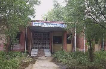 The lock is hanging on the girls hostel in the student union elections too The lock is hanging on the girls hostel in the student union elections too