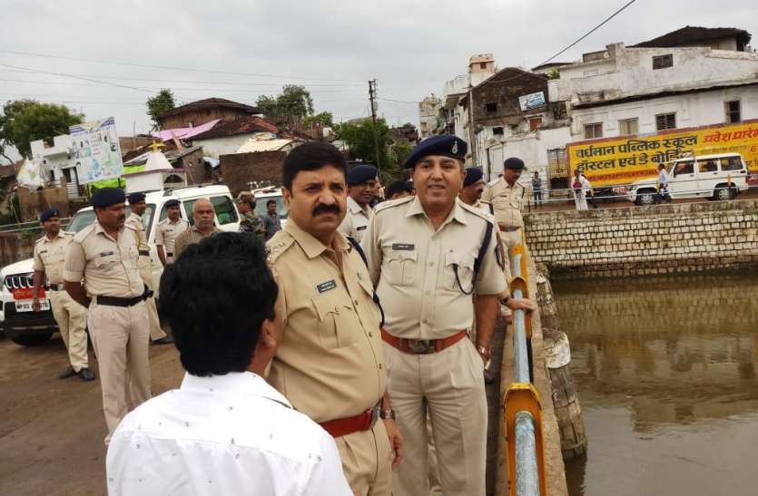 गोटमार मेले में गोफन और शराब पर रहेगा पूर्ण प्रतिबंध गोटमार मेले में गोफन और शराब पर रहेगा पूर्ण प्रतिबंध