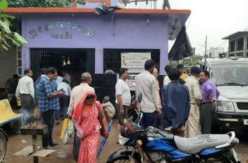 ऐसा क्या हुआ कि पुलिस को खुलवाना पड़ा शनि मंदिर का ताला ऐसा क्या हुआ कि पुलिस को खुलवाना पड़ा शनि मंदिर का ताला